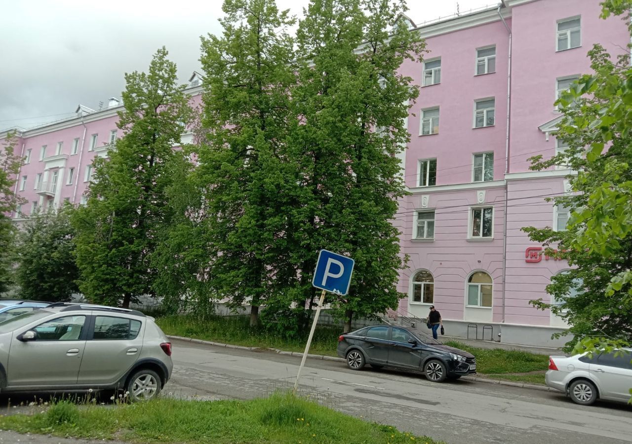 квартира г Краснотурьинск ул Базстроевская 6 фото 2
