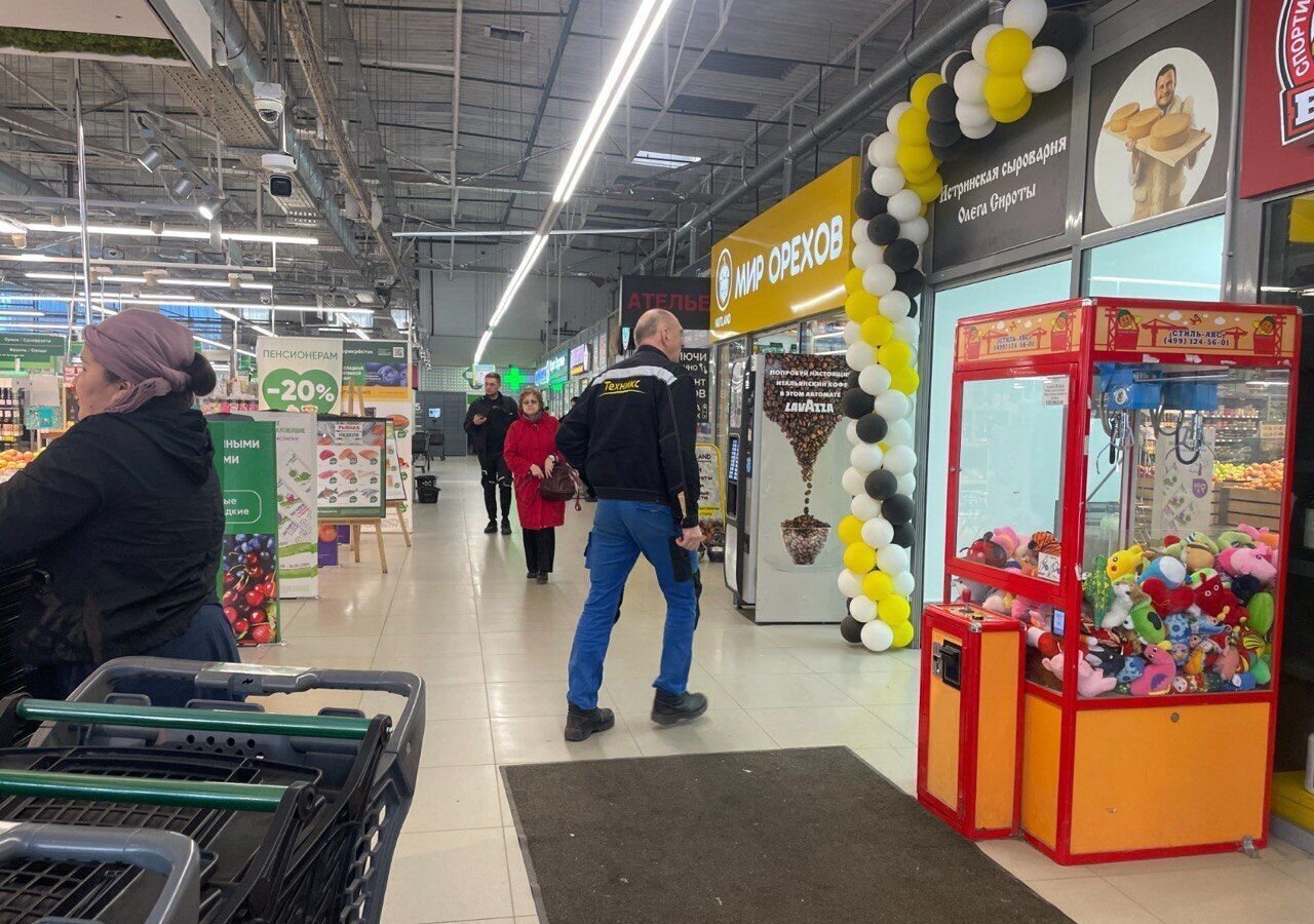 торговое помещение г Санкт-Петербург п Парголово ул Меркурьева 6 метро Парнас фото 3