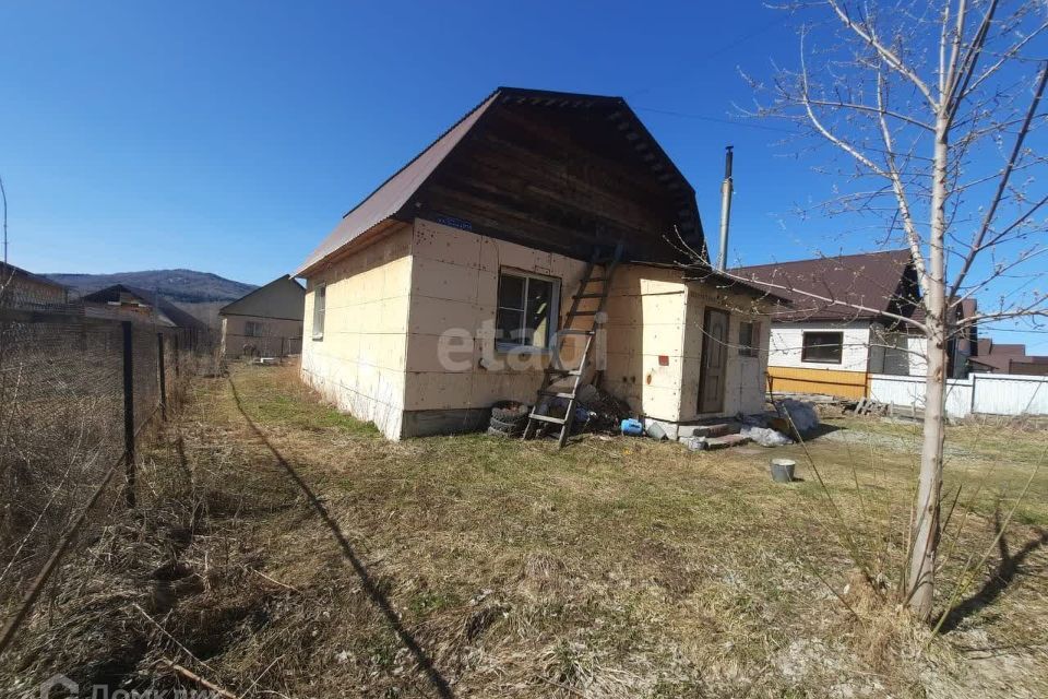 дом г Горно-Алтайск городской округ Горно-Алтайск, улица Василия Плакаса фото 1