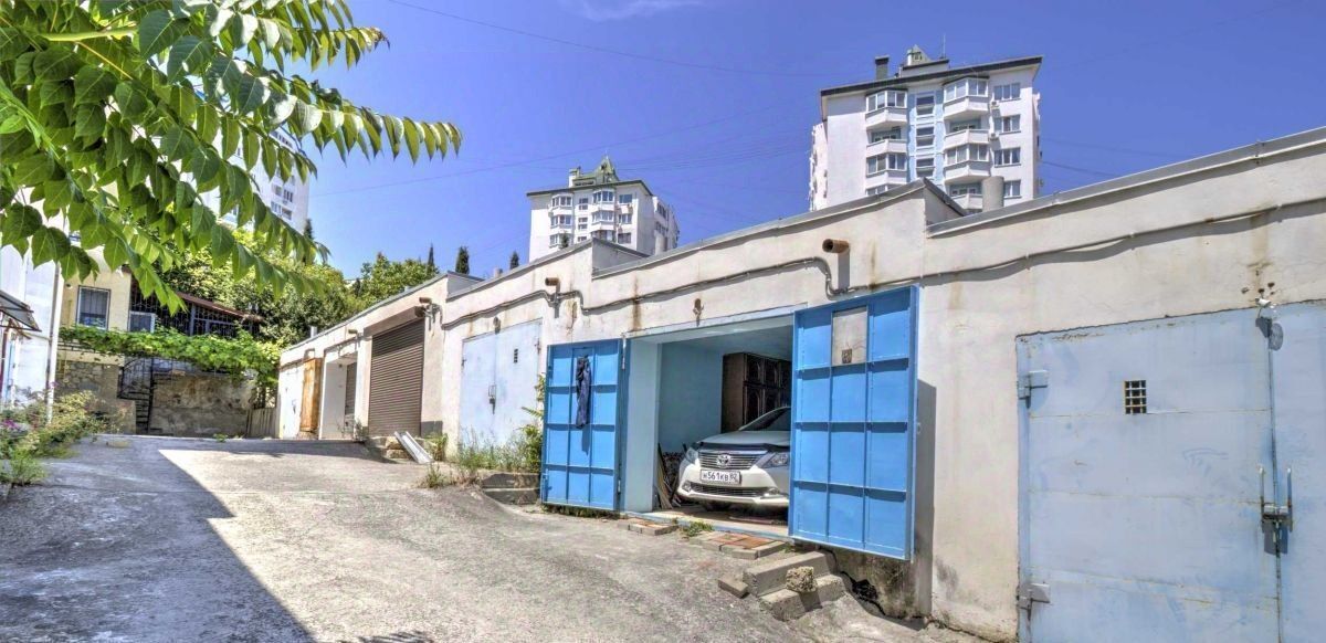 гараж г Алушта ул. Богдана Хмельницкого, 11/1 фото 1
