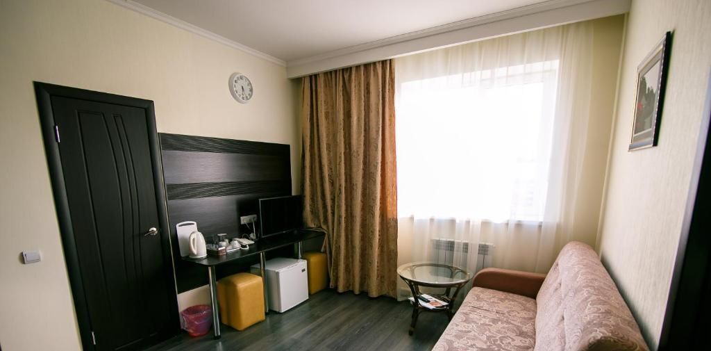 комната г Южно-Сахалинск ул Колодезная 8/2 фото 3