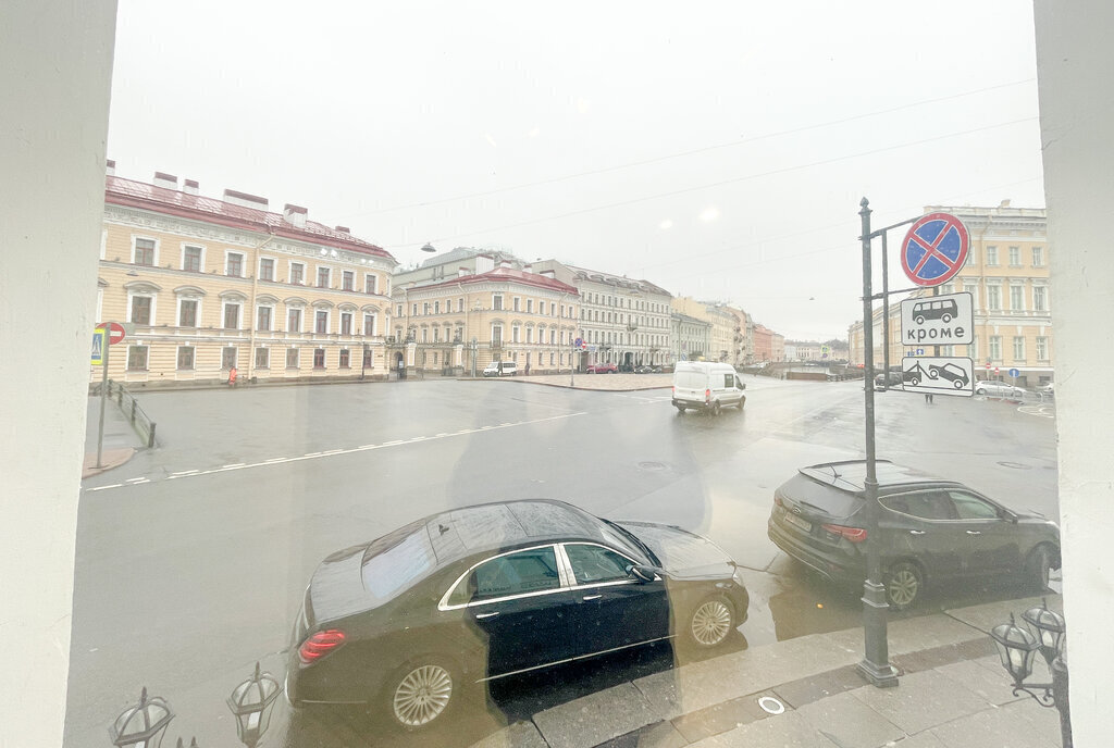 торговое помещение г Санкт-Петербург метро Адмиралтейская наб Реки Мойки 37 фото 3