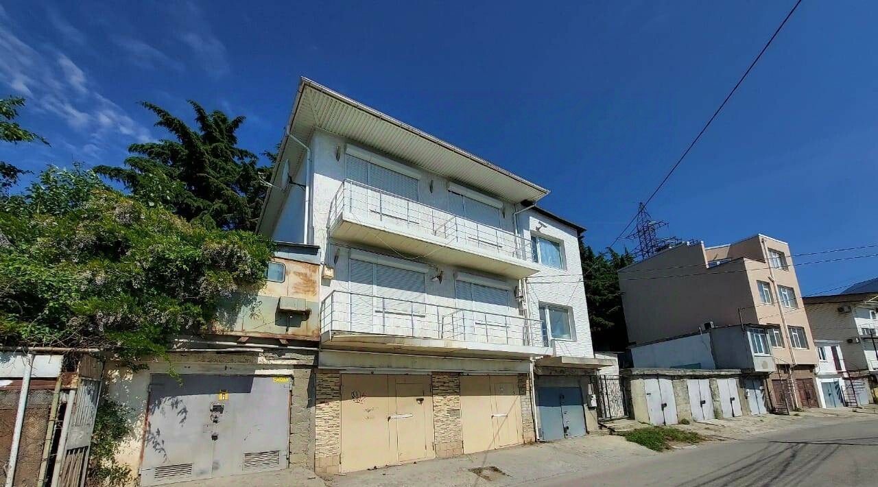 гараж г Ялта ул Ореховая 14 фото 2