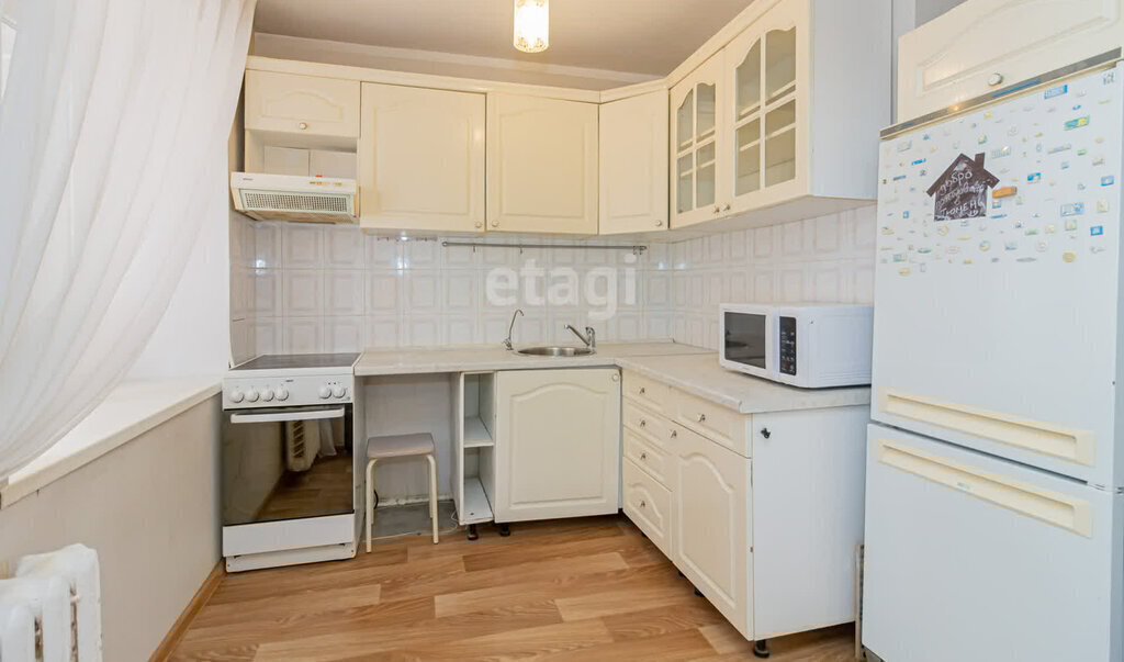 квартира г Тюмень ул Мельникайте 100а фото 3