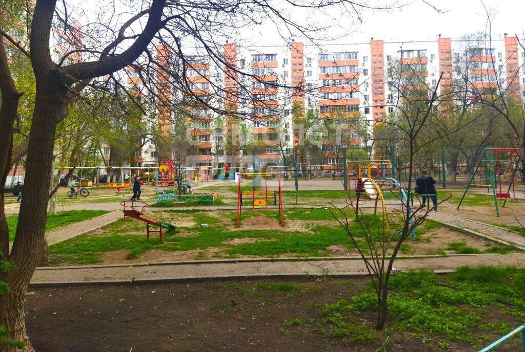 квартира г Астрахань р-н Кировский ул Валерии Барсовой 15к/1 фото 1