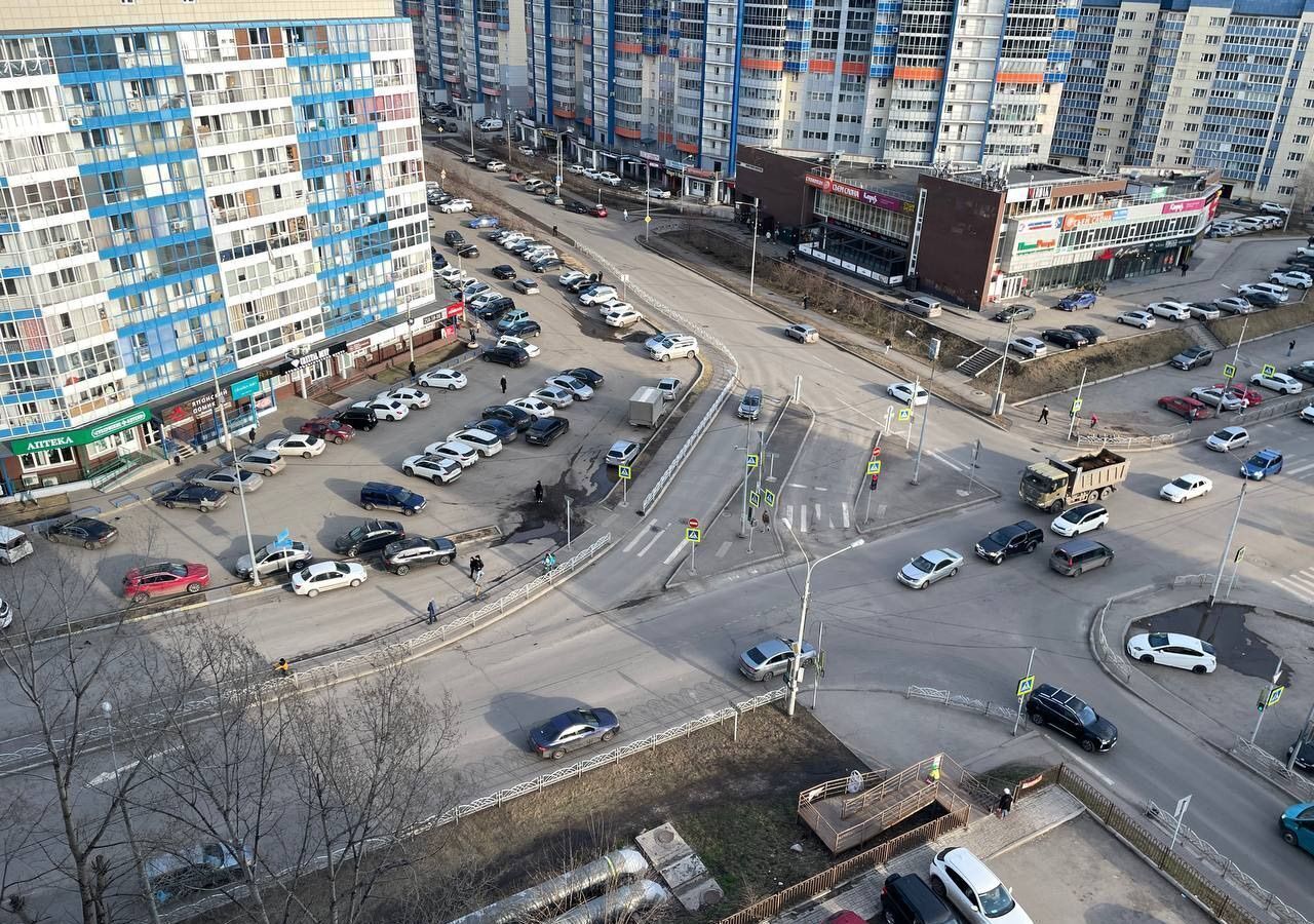 квартира г Красноярск р-н Свердловский ул Карамзина 20 фото 15
