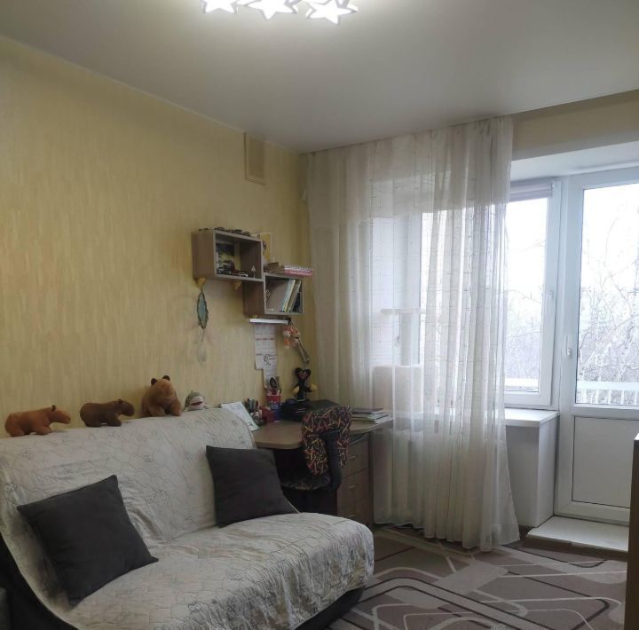 квартира г Тольятти р-н Автозаводский ул Революционная 7к/2 фото 2