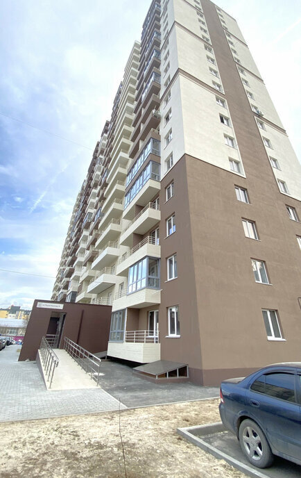 квартира г Волгоград р-н Дзержинский ул им. Расула Гамзатова 21 фото 1