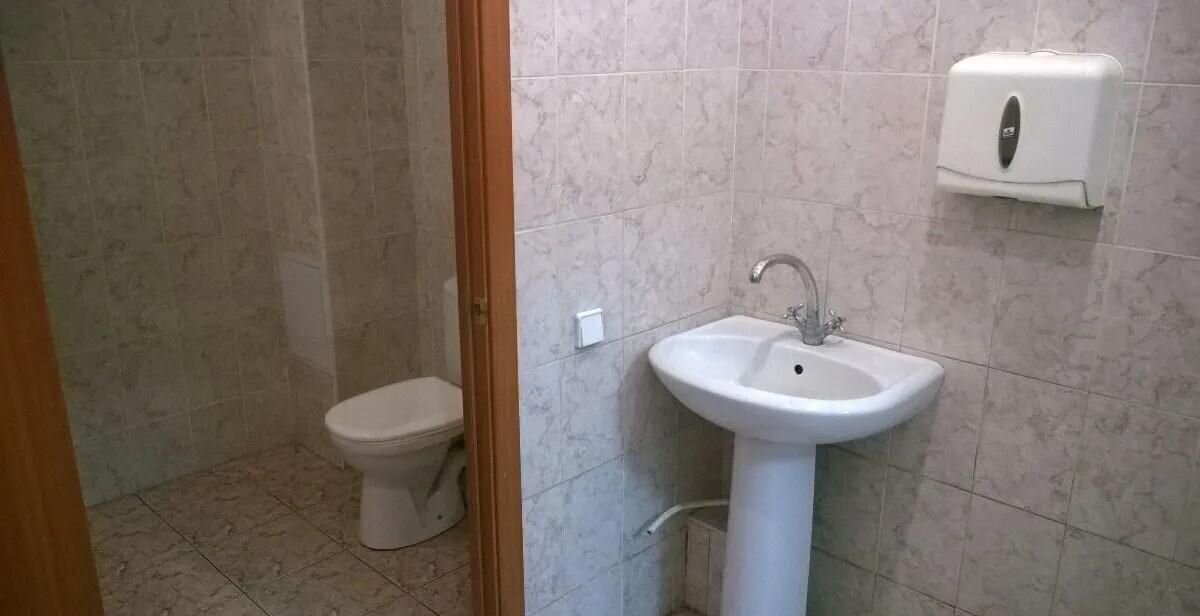 торговое помещение г Тюмень р-н Центральный ул Челюскинцев 28 фото 3