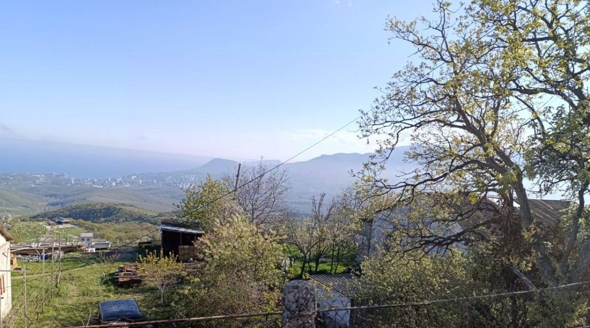 дом г Алушта с Лучистое ул Озерная 24 фото 1