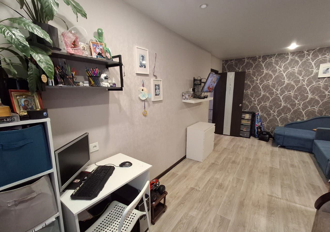 квартира г Тольятти р-н Автозаводский ул Революционная 24 фото 1