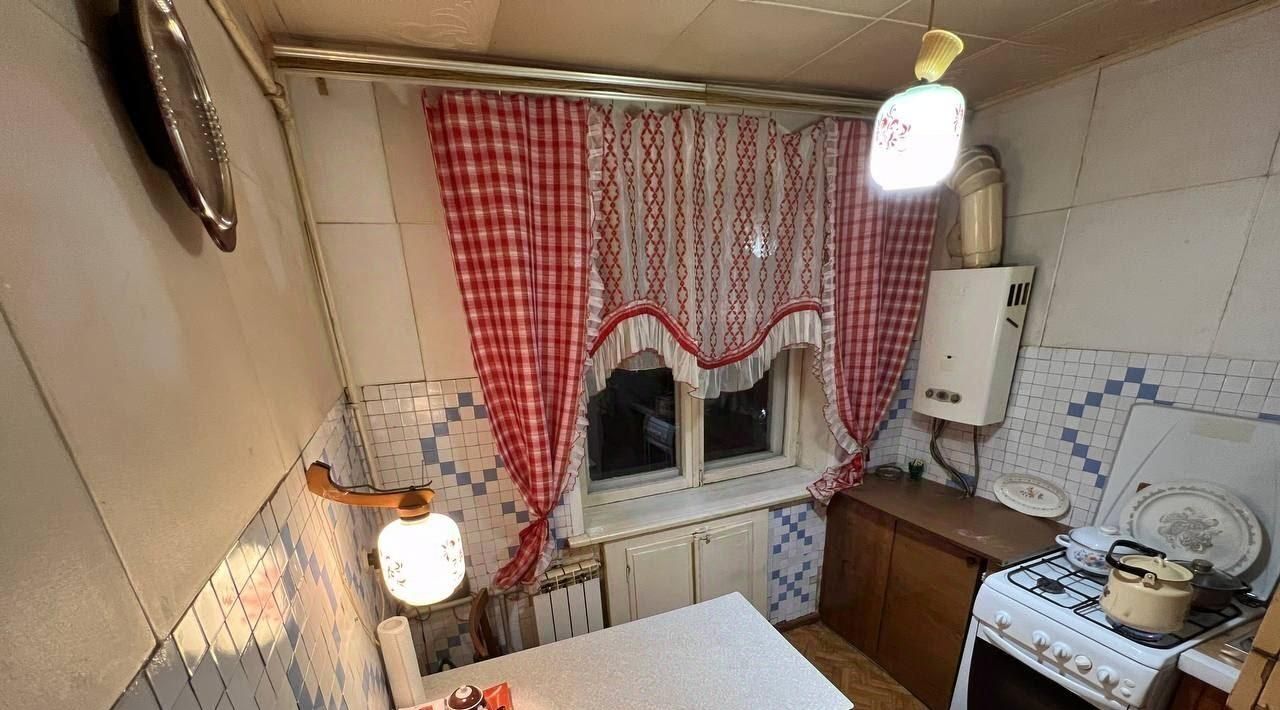 квартира г Саратов р-н Фрунзенский ул им Емлютина Д.В. 49 фото 3