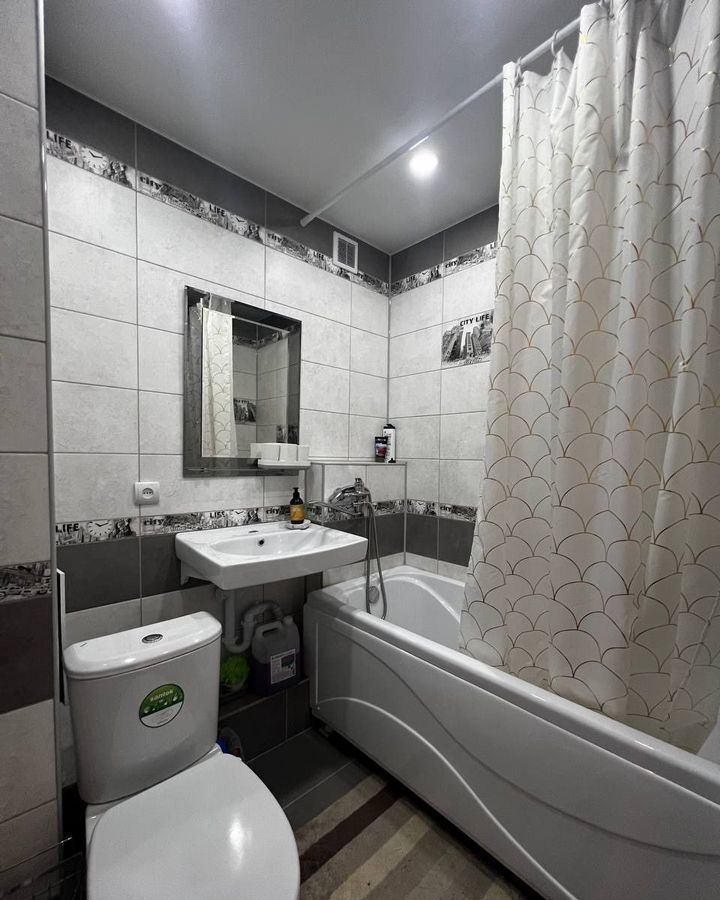 квартира г Омск р-н Кировский ул Дианова 2/3 фото 7