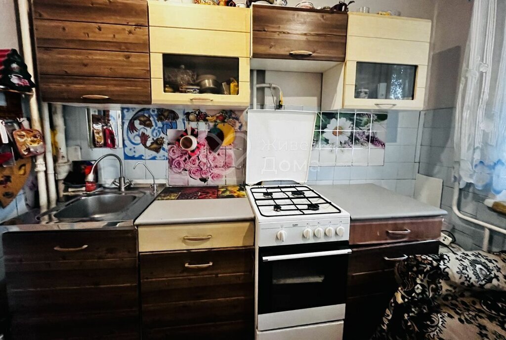 квартира г Волгоград район Семь Ветров ул 8-й Воздушной Армии 47 фото 2