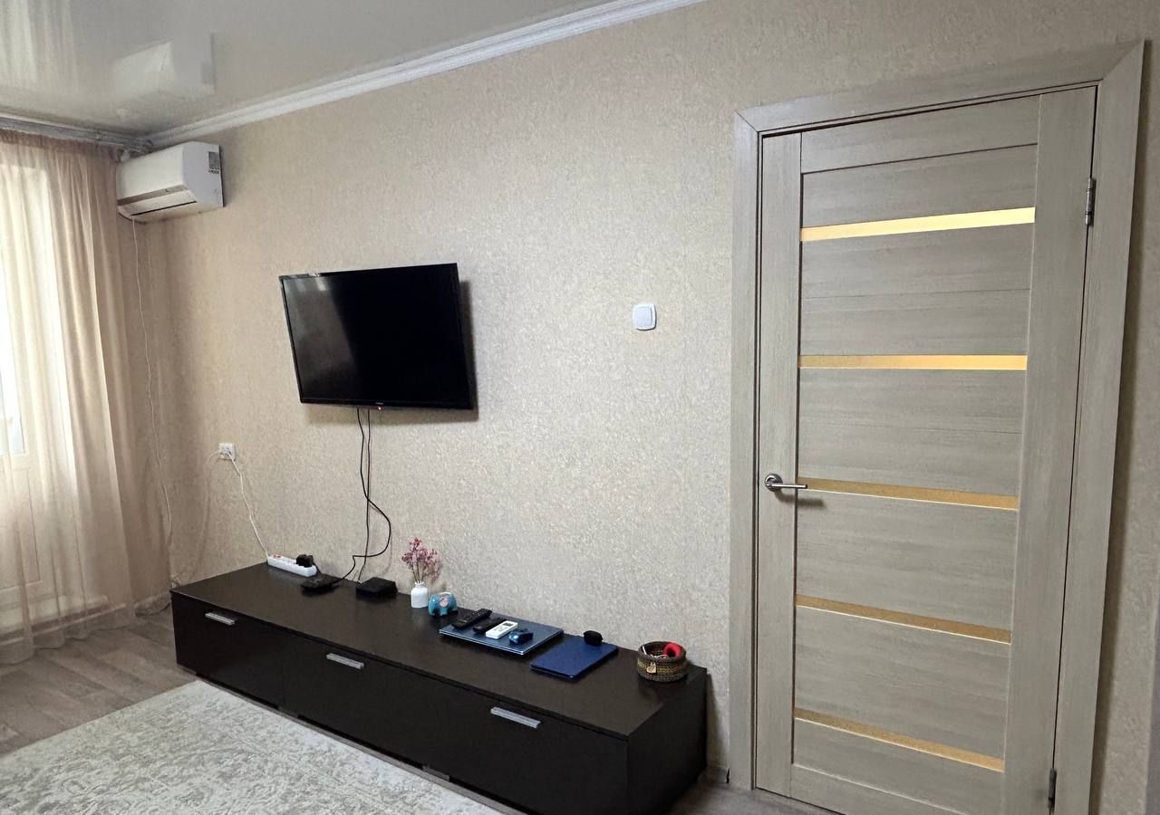 квартира г Тольятти р-н Автозаводский ул Юбилейная 19 фото 2