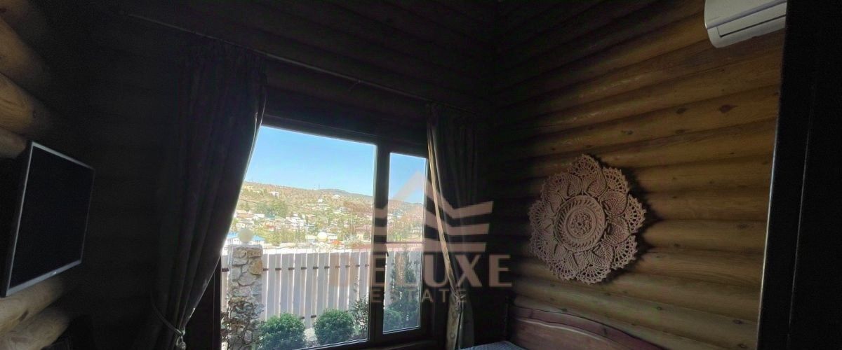 дом г Алушта пл Советская фото 23