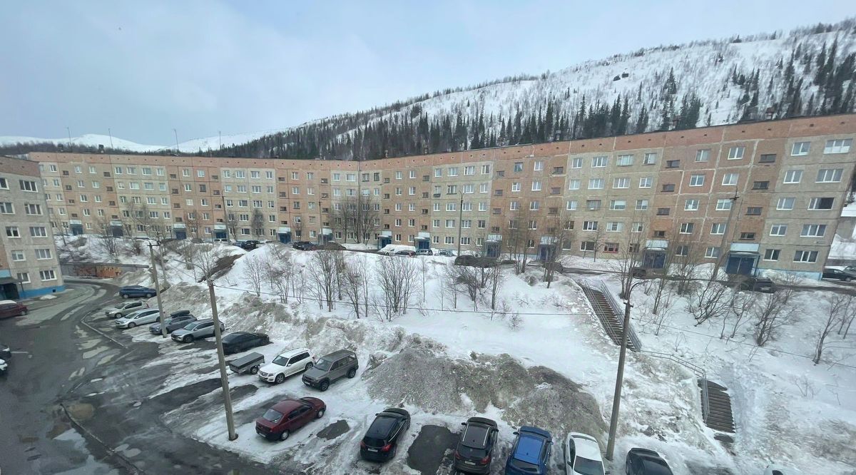 квартира г Кировск ул Солнечная 13 фото 2