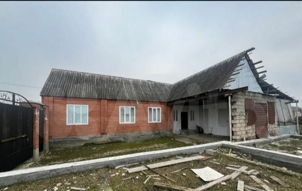 дом р-н Урус-Мартановский г Урус-Мартан ул имени Абдулмежида Эржаповича Эржапова Урус-Мартановское городское поселение фото 1
