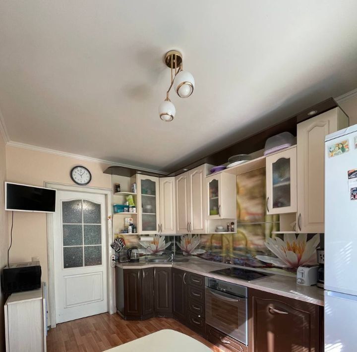 квартира г Тольятти р-н Автозаводский ул Революционная 10 фото 2