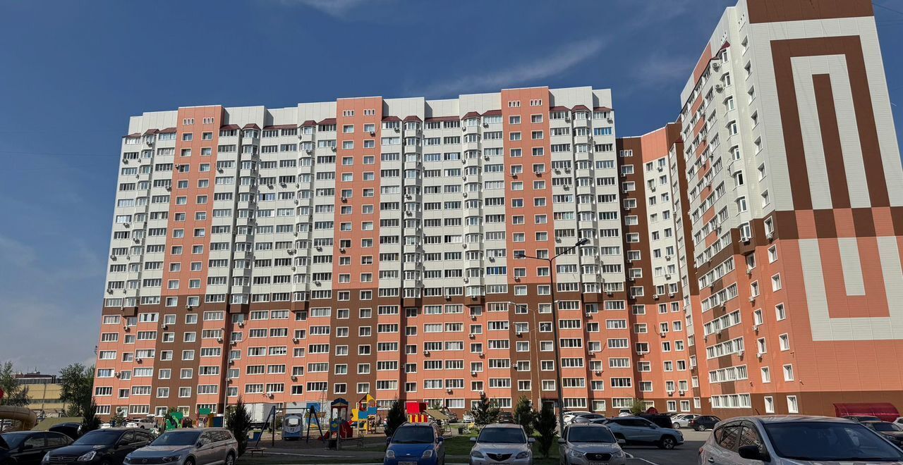 квартира г Оренбург р-н Дзержинский ул. Фронтовиков, 8/2 фото 1