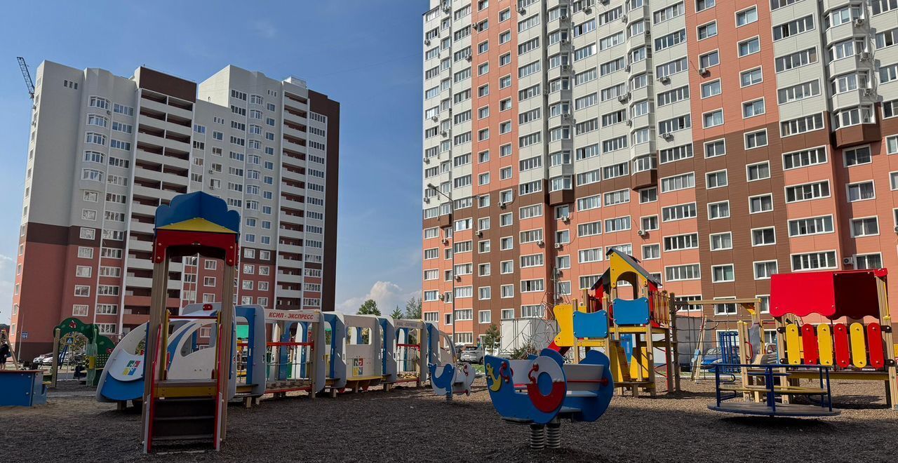 квартира г Оренбург р-н Дзержинский ул. Фронтовиков, 8/2 фото 2