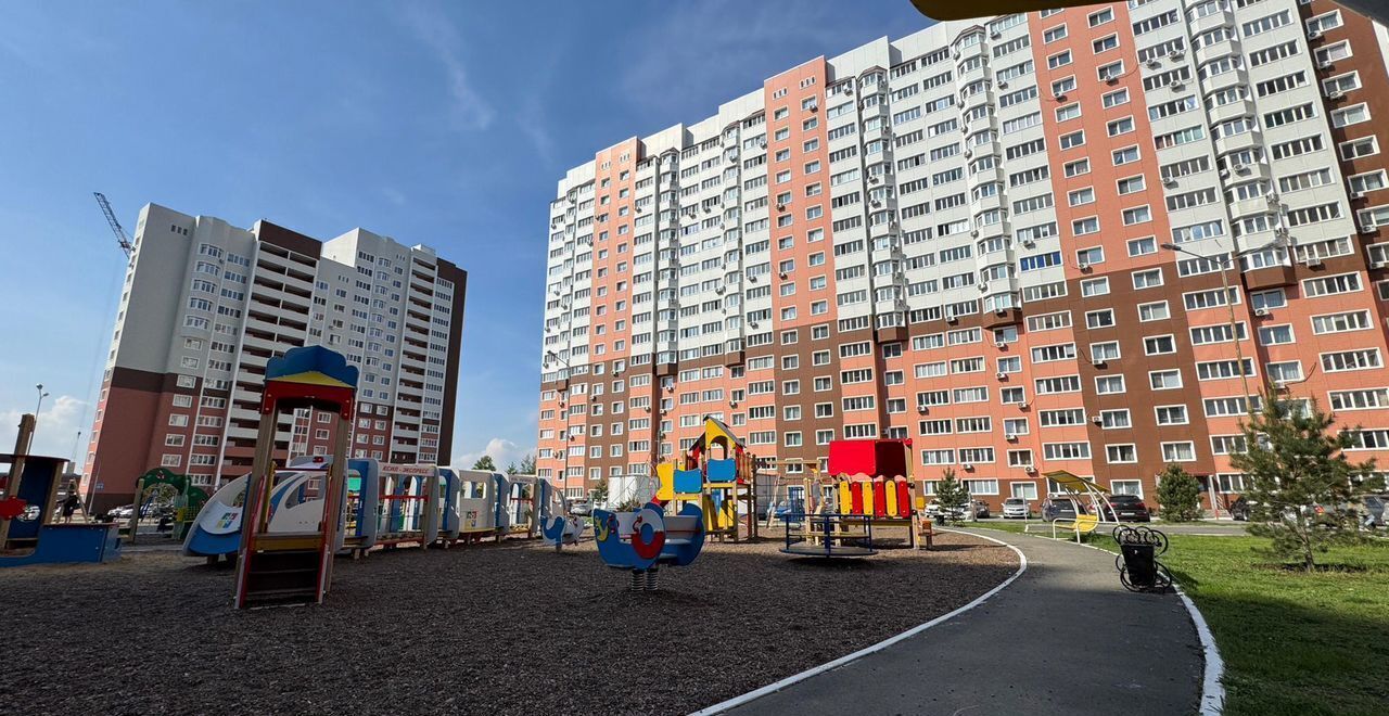 квартира г Оренбург р-н Дзержинский ул. Фронтовиков, 8/2 фото 3