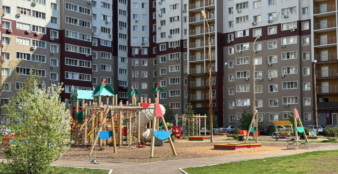 квартира г Оренбург р-н Дзержинский ул. Фронтовиков, 8/2 фото 5