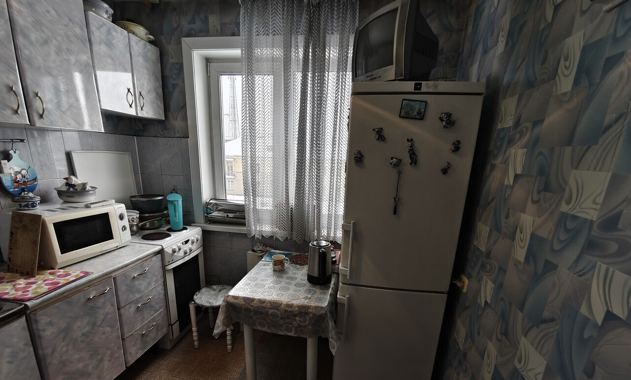 квартира г Новокузнецк р-н Орджоникидзевский ул Разведчиков 40 Кузбасс, Байдаевка м-н фото 2