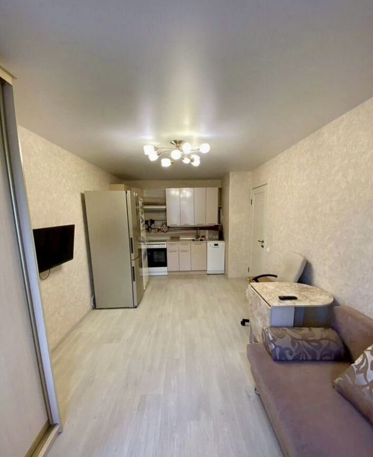 квартира г Тольятти р-н Автозаводский ул Революционная 11к/2 фото 1