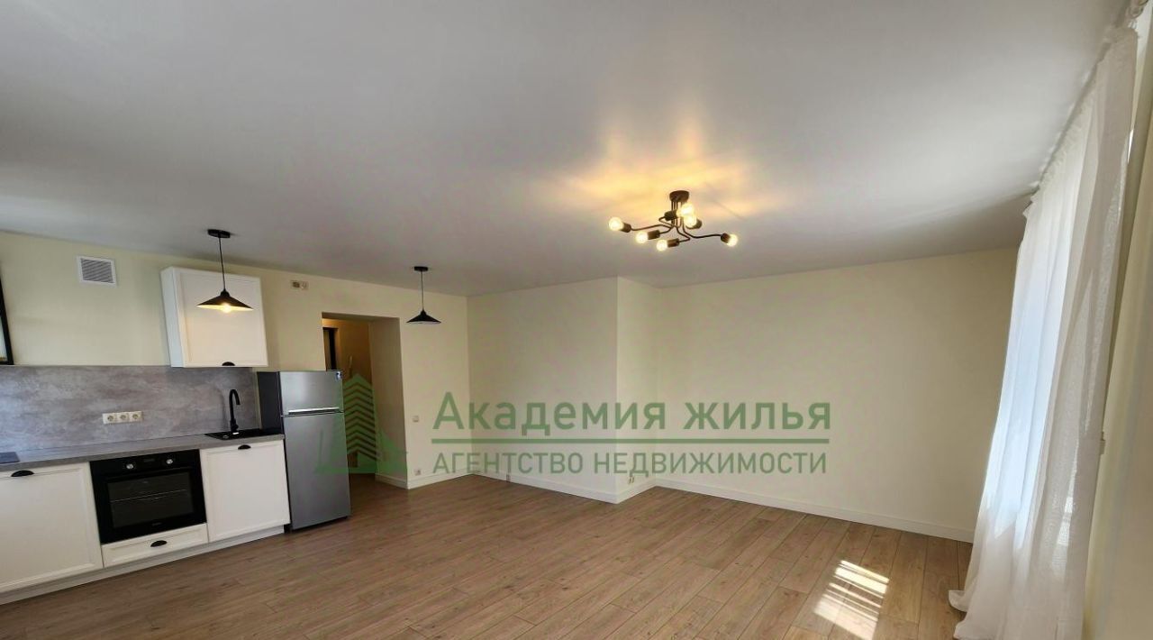 квартира г Саратов р-н Октябрьский ул им Мичурина И.В. 62/64 фото 3