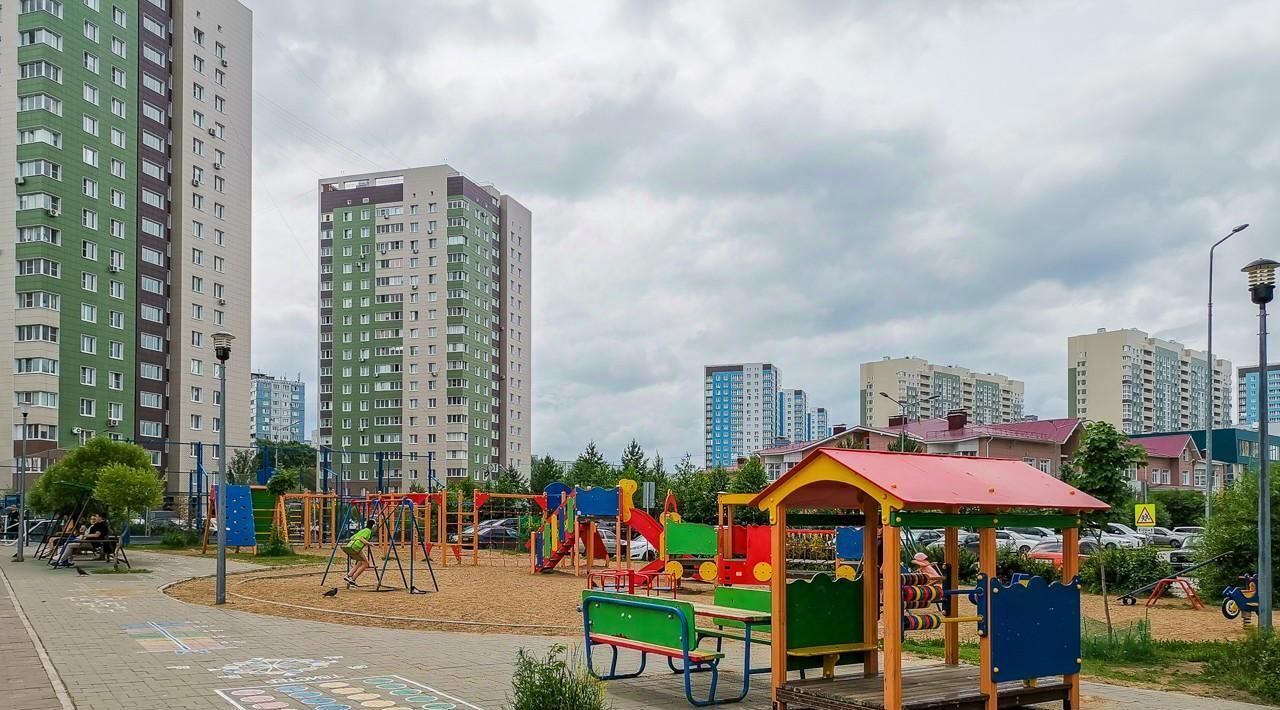 квартира г Омск р-н Кировский б-р М.М.Кузьмина 27 фото 3