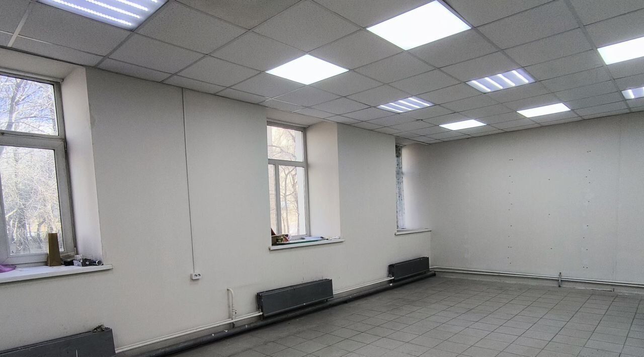 свободного назначения г Екатеринбург р-н Кировский ул. Блюхера, 12 фото 4