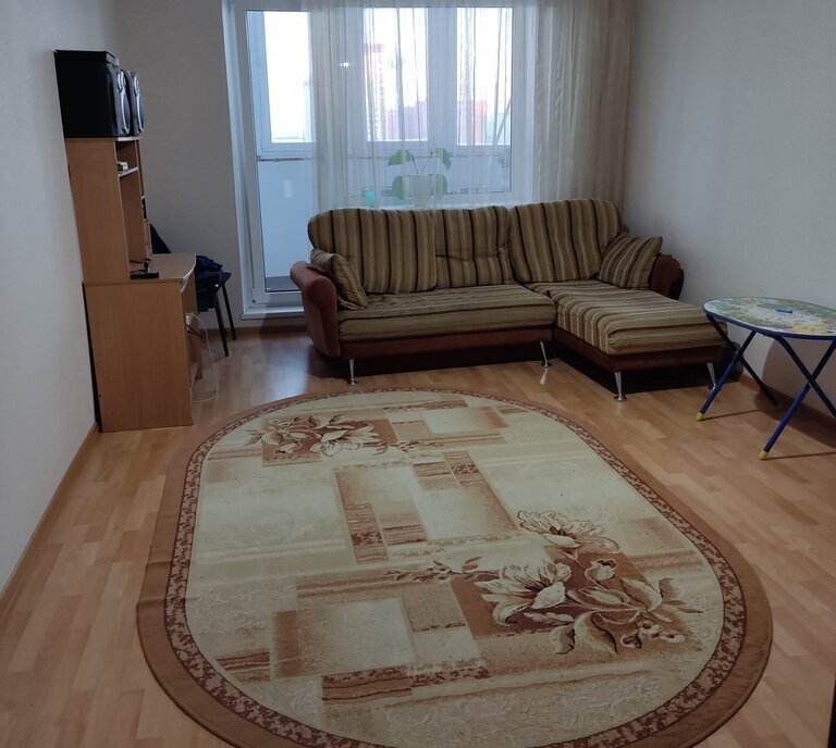 квартира г Саратов улица имени С. Ф. Тархова, 40 фото 2