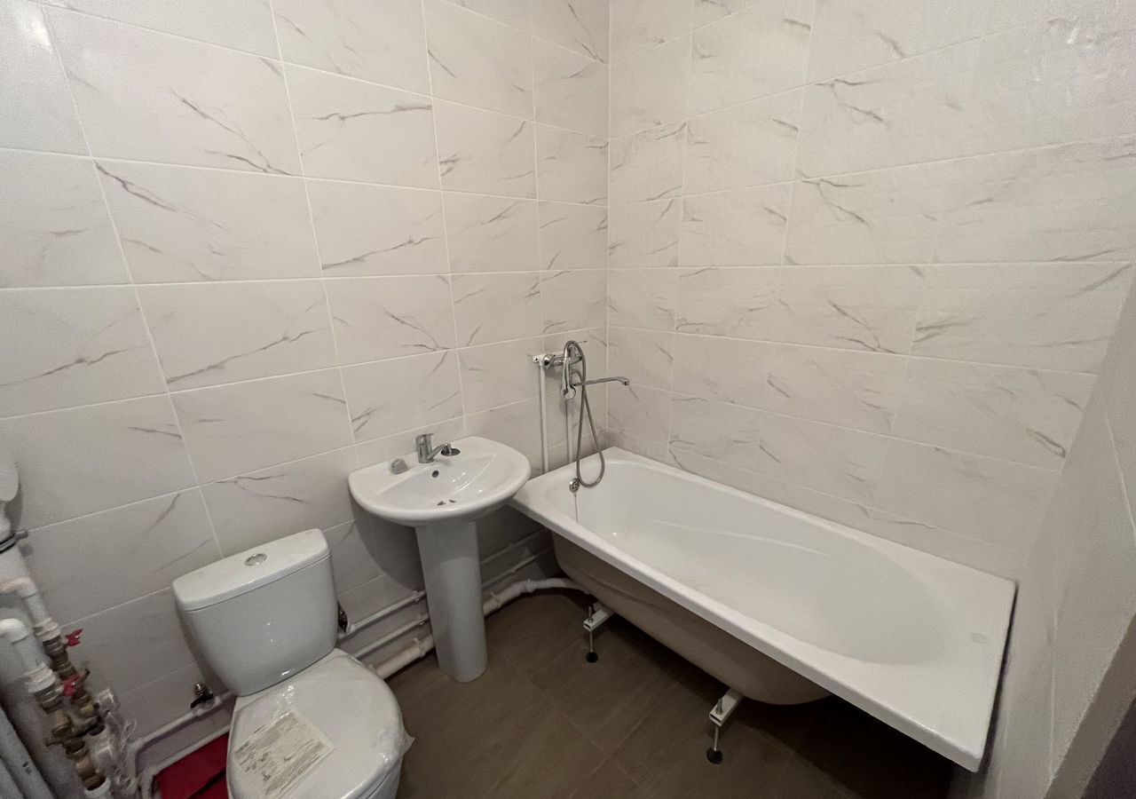 квартира г Омск р-н Кировский ул Дианова 34а фото 10