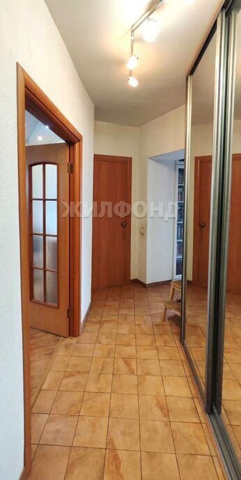 квартира г Новосибирск Октябрьская ул Лескова 15 фото 2