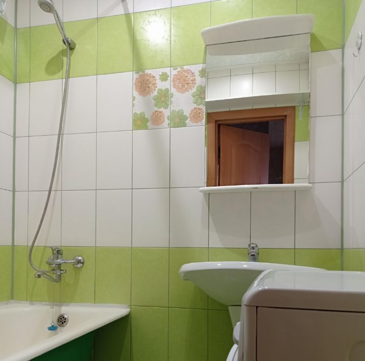 квартира г Омск р-н Центральный ул Звездова 162а фото 6