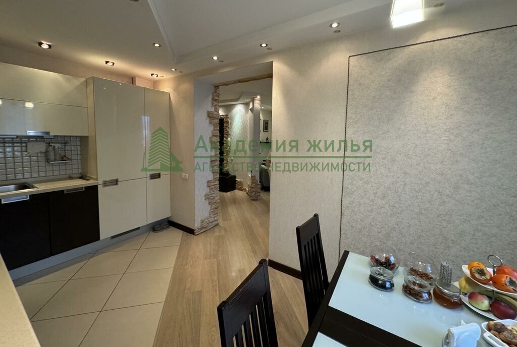 квартира г Саратов ул Усть-Курдюмская 1 фото 1