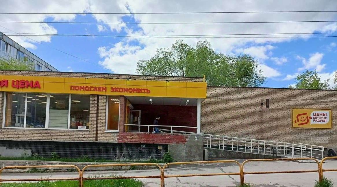торговое помещение г Тольятти р-н Комсомольский ул Мурысева 64 фото 2