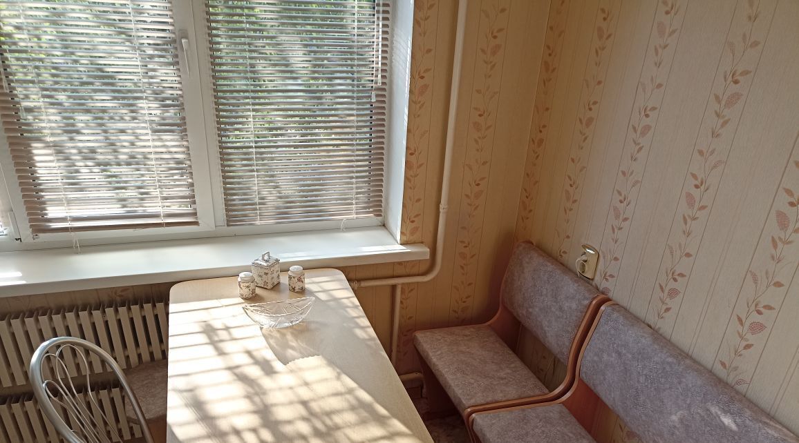 квартира г Брянск р-н Володарский ул Есенина 18 фото 2