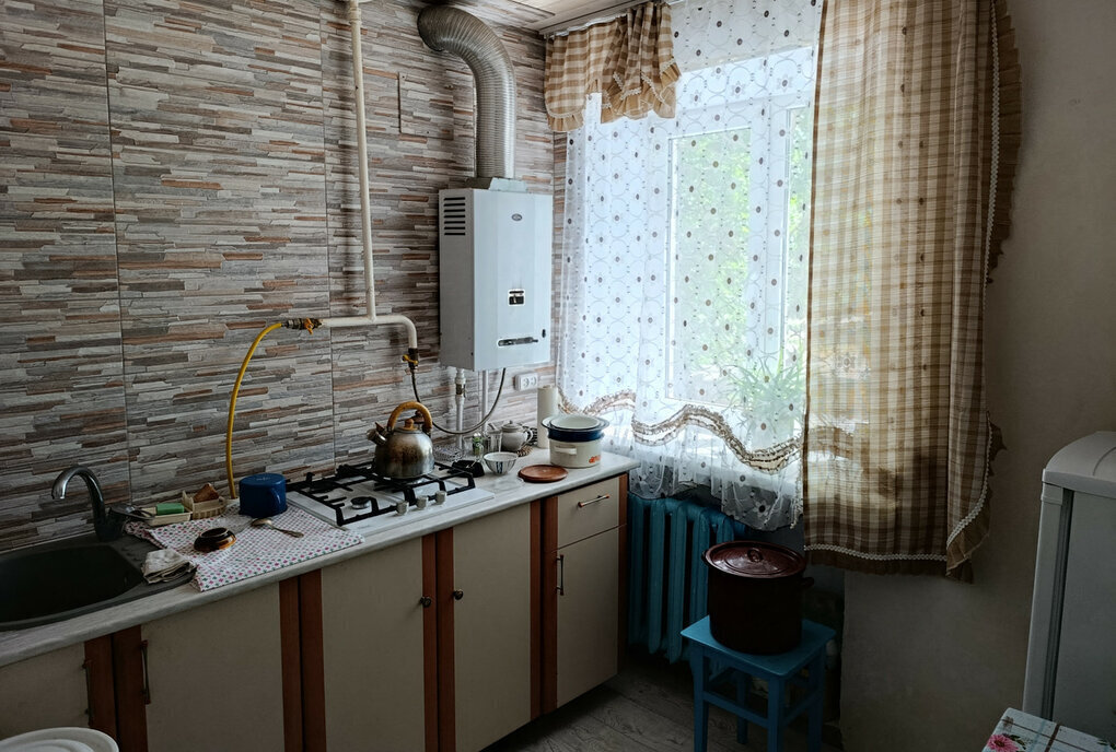 квартира г Астрахань р-н Кировский ул Сен-Симона 10/12а фото 1