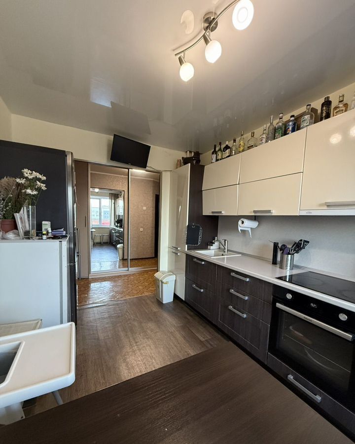 квартира г Тольятти р-н Автозаводский 15-й квартал б-р Космонавтов 9а фото 2