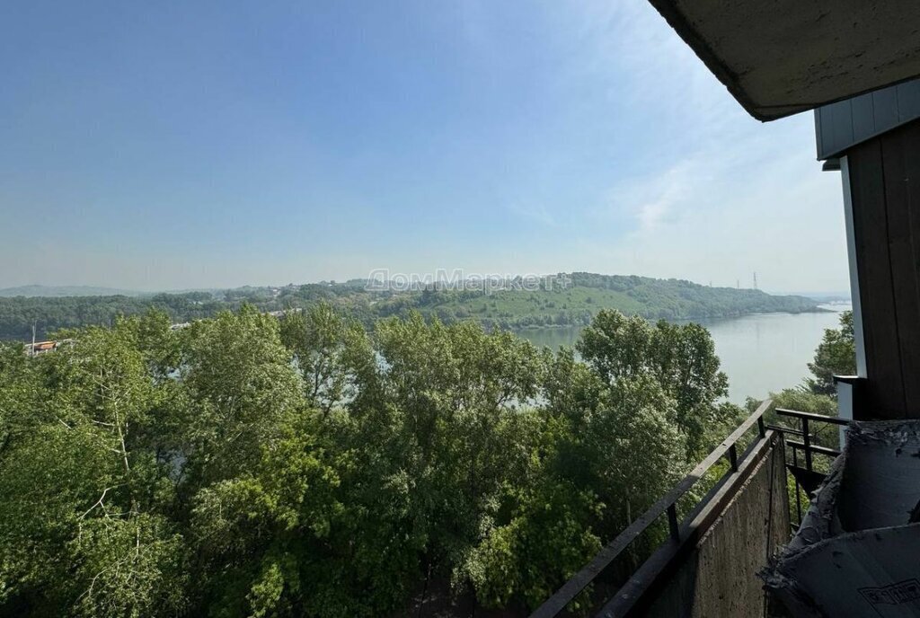 квартира г Новокузнецк р-н Центральный пр-кт Строителей 100а фото 8
