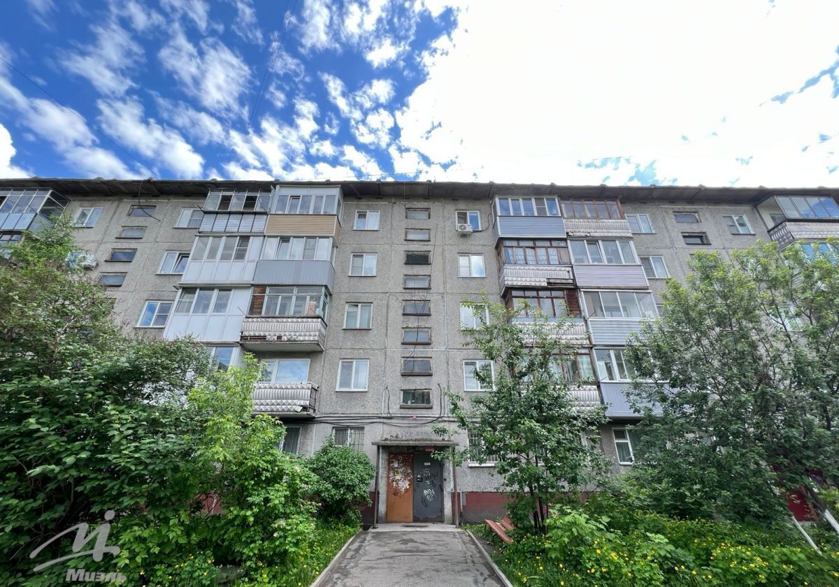 квартира г Барнаул р-н Железнодорожный ул Молодежная 62 фото 1