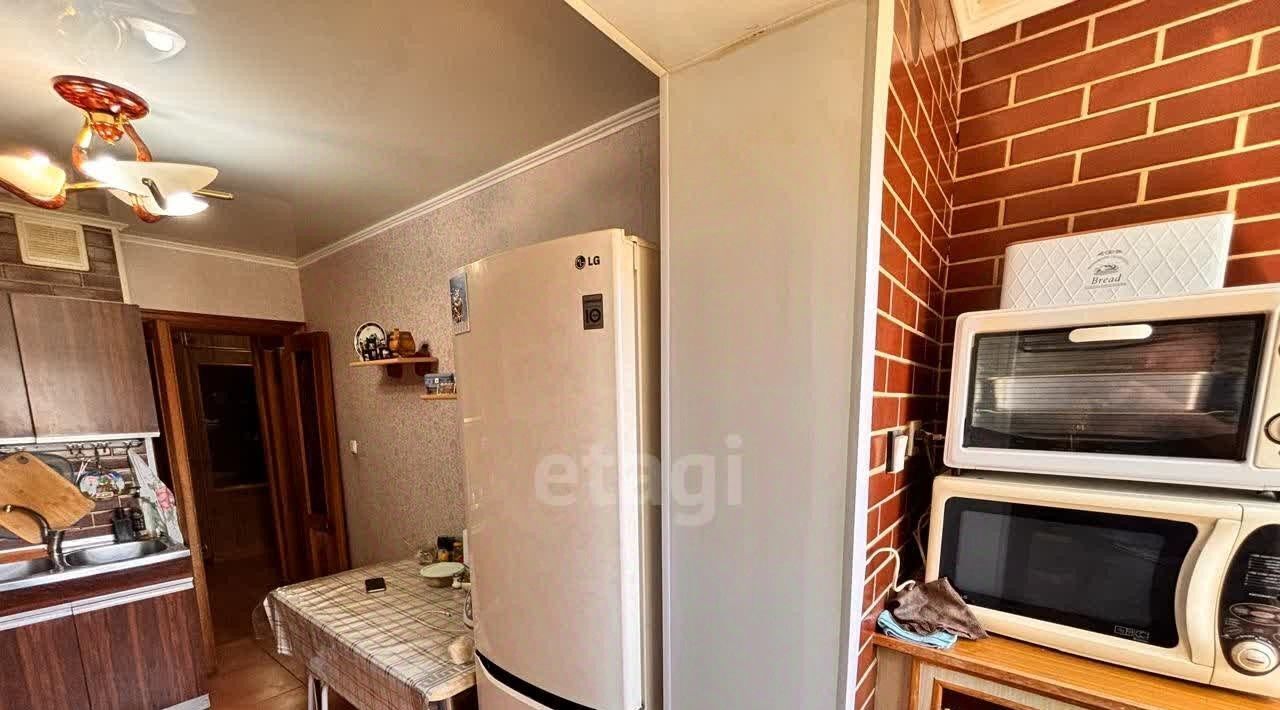 квартира г Астрахань р-н Кировский ул Куликова 40к/1 фото 2