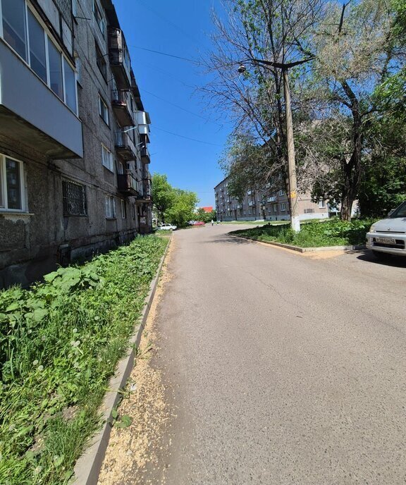 квартира г Новокузнецк улица 13-й Микрорайон, 8 фото 1