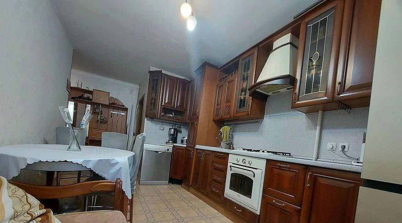 квартира г Волгоград р-н Дзержинский ул 8-й Воздушной Армии 24 фото 1