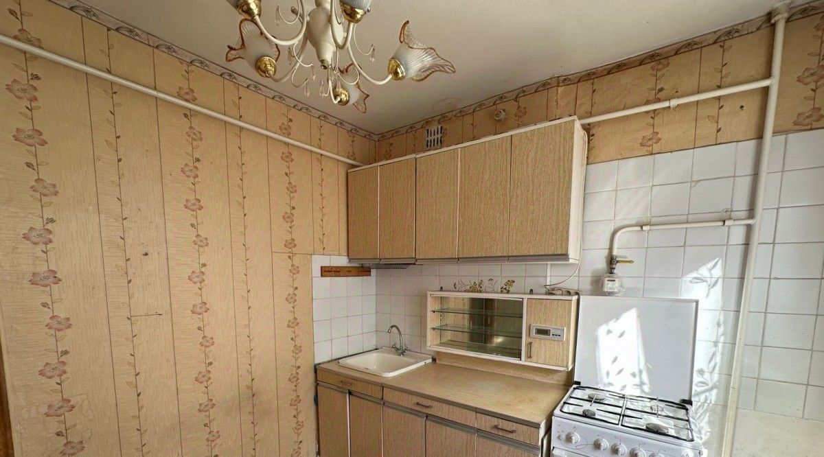 квартира г Омск р-н Кировский ул 70 лет Октября 6/1 фото 9