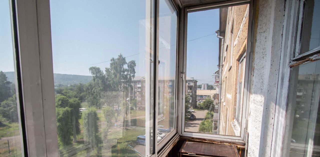 квартира г Новокузнецк р-н Центральный ул Кузнецова 11 фото 1