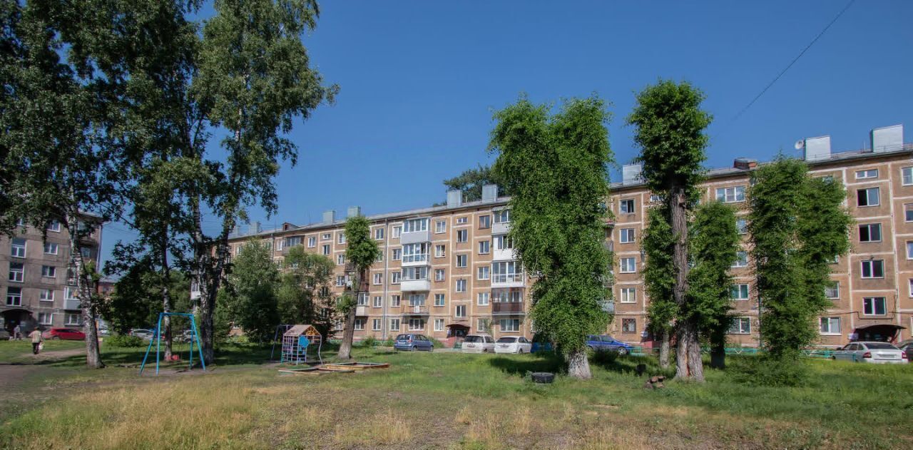 квартира г Новокузнецк р-н Центральный ул Кузнецова 11 фото 2