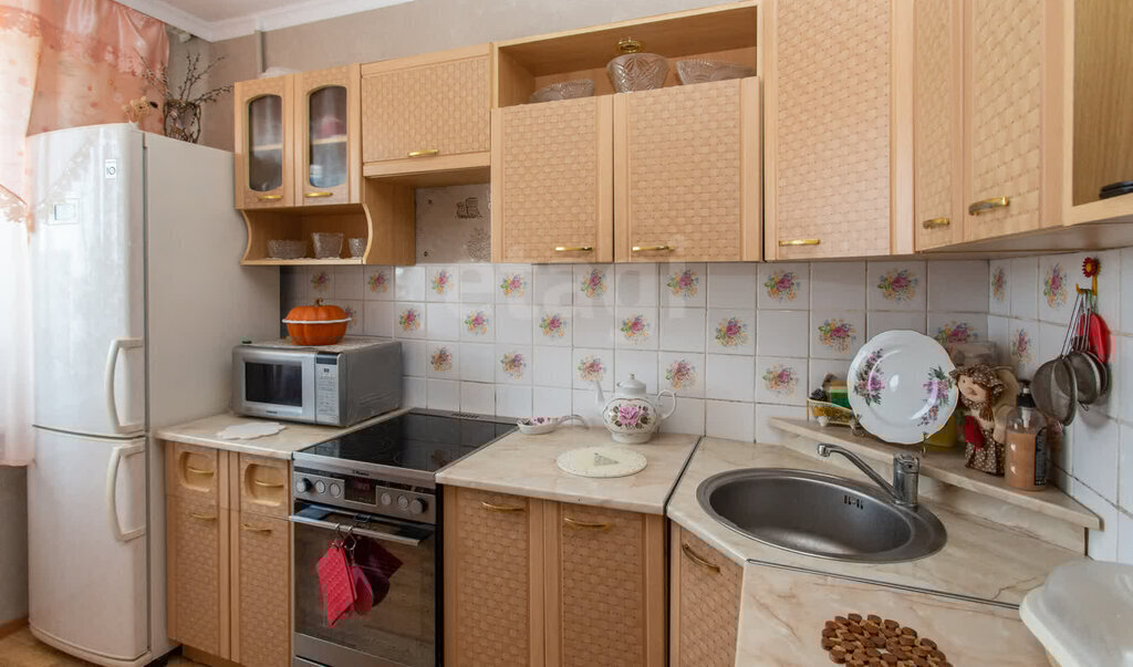 квартира г Тобольск 6, 10-й микрорайон фото 12